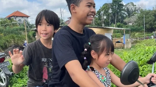 地元の子どもとバイク乗り体験も‼